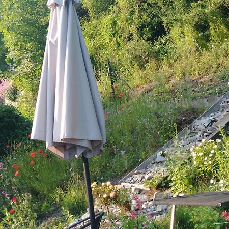 Un studio à louer ds un endroit calme près de la ville de Dinant Exterior foto